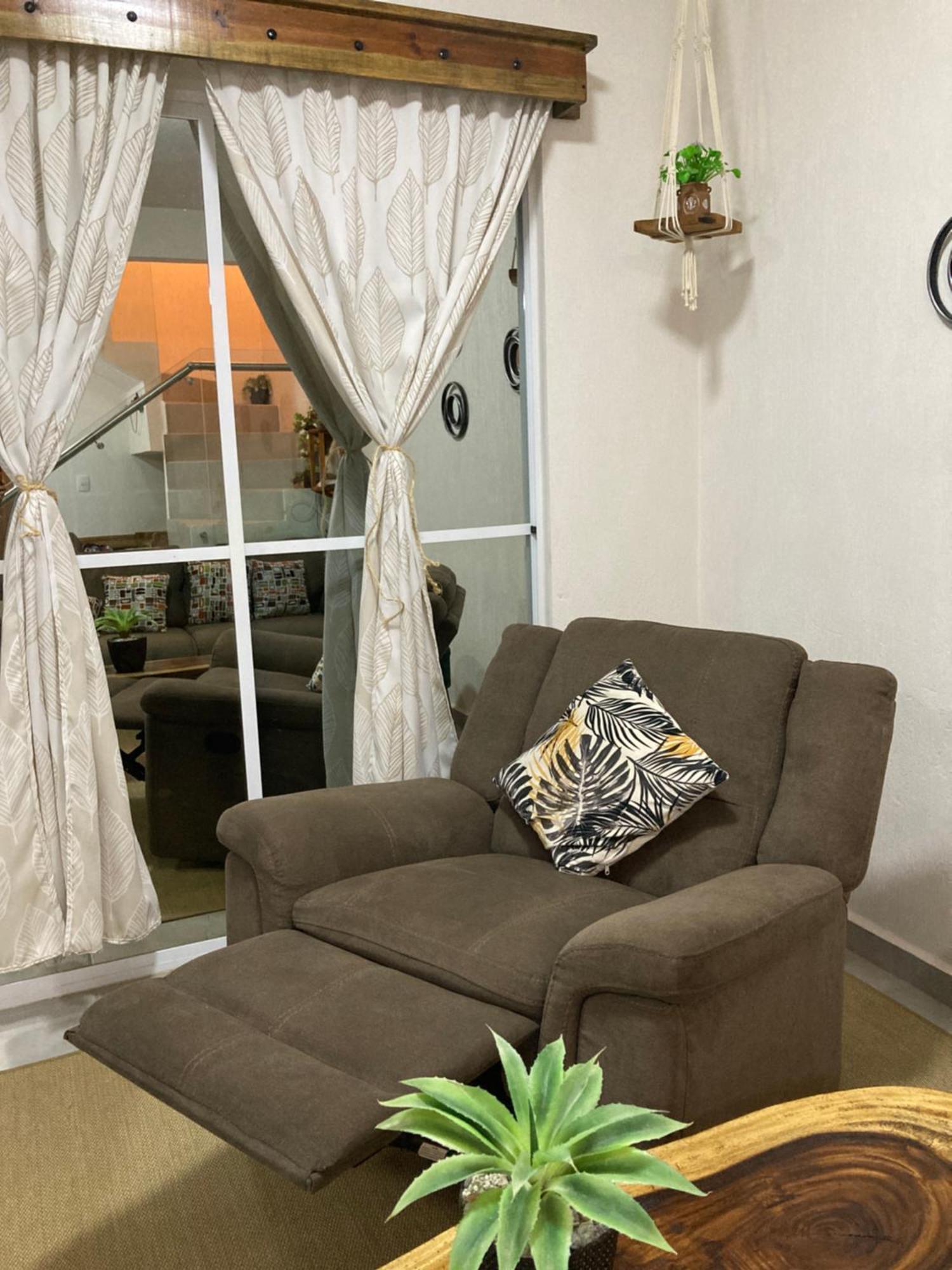 Casa Vacacional Familiar Villa Naranjo ภายนอก รูปภาพ